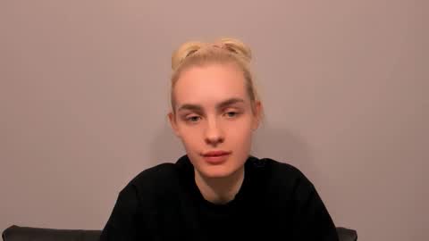 oliviaBeauty online show from February 23, 8:00 pm