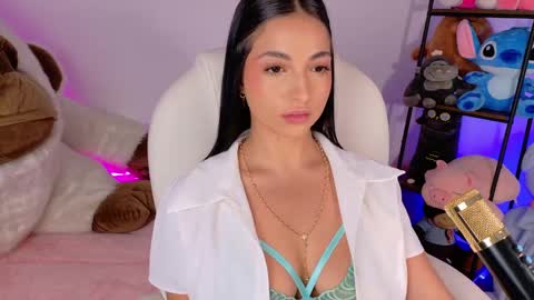 Olivia Mcneill  online show from September 15, 1:12 pm