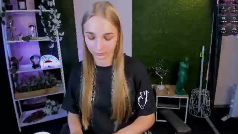 Ollivia online show from June 12, 6:01 am