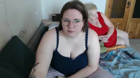 Snapshot of olyaandnetty chatting on February 26, 8:28 am OlyaAndNetty online show from February 26, 8:28 am