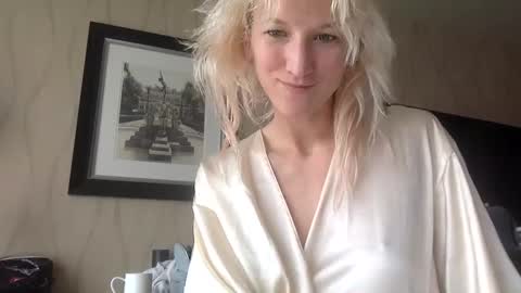 omilk online show from September 30, 5:23 pm