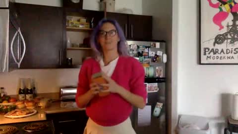 omilk online show from December 24, 4:40 pm