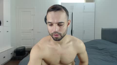 onebestlover online show from November 19, 8:13 am