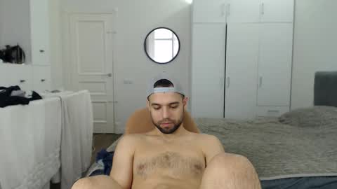 onebestlover online show from March 11, 9:12 am