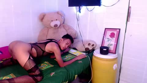 Snapshot of onebigloadxxx chatting on March 11, 4:51 am Wyn Will serve you and be your slave online show from March 11, 4:51 am