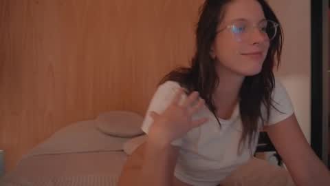 Snapshot of onelittlemermaid chatting on December 11, 8:07 pm Ariel online show from December 11, 8:07 pm