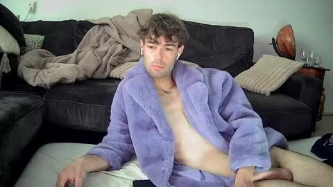 onesieboyx online show from May 5, 9:26 am