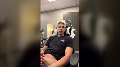 onewildxxx online show from May 18, 5:41 pm