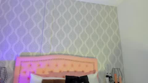 Only online show from October 3, 8:28 pm