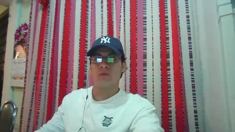 oomaurooo online show from December 26, 6:19 am