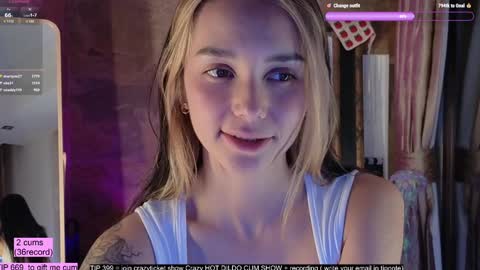 Snapshot of oooops__ chatting on December 1, 10:12 pm Eva online show from December 1, 10:12 pm