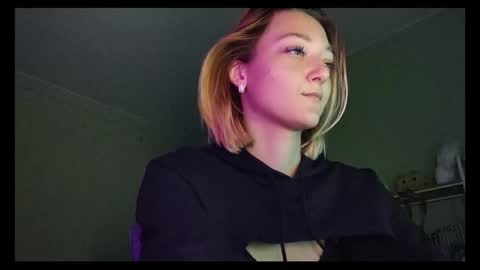 Snapshot of orange___melani chatting on March 2, 3:05 pm Melani online show from March 2, 3:05 pm