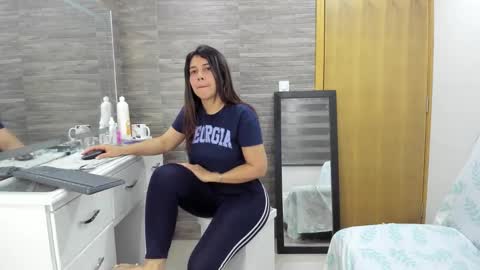 Snapshot of oriana_olsen chatting on October 2, 2:10 am Oriana online show from October 2, 2:10 am