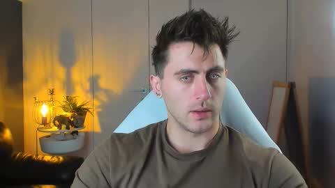 Snapshot of oscar_miller_ chatting on October 18, 9:41 pm Oscar online show from October 18, 9:41 pm