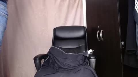 otto_stud online show from April 30, 4:17 am