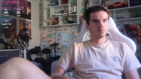 Snapshot of oxmikexo chatting on October 7, 7:15 am Mike online show from October 7, 7:15 am