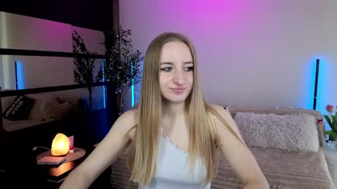 Oxy Foxie online show from April 29, 3:39 pm