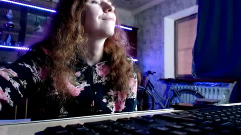 Ella online show from April 21, 6:42 am