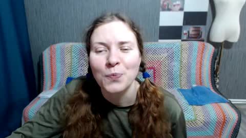 Ella online show from April 3, 1:51 pm