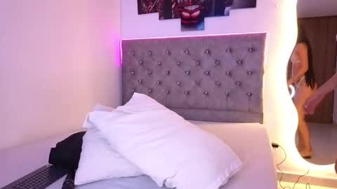 pamela23_ online show from March 12, 9:18 pm