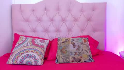 pamela_morales_ online show from May 2, 6:25 pm