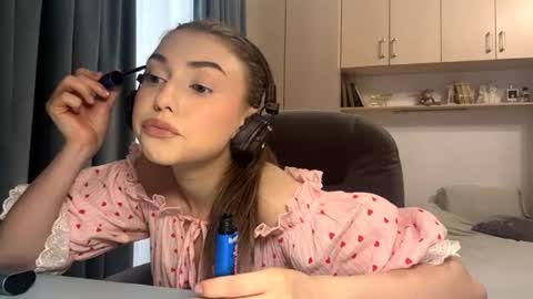 Lia online show from June 19, 3:40 pm
