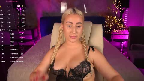 Lia online show from May 11, 2:02 pm