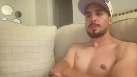 papicubano_guapo23cm online show from June 11, 4:43 am