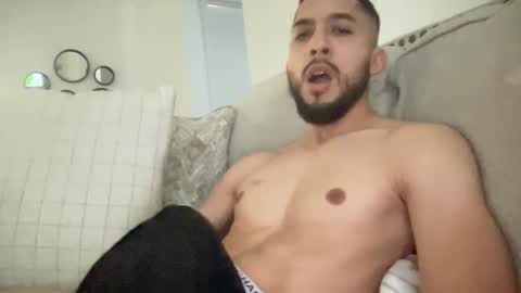 papicubano_guapo23cm online show from December 7, 1:46 pm