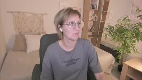 Paris online show from October 26, 8:30 pm