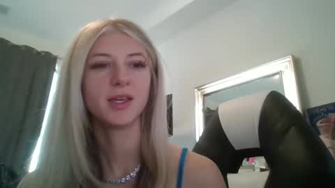 parisbaby2000 online show from February 11, 3:27 pm