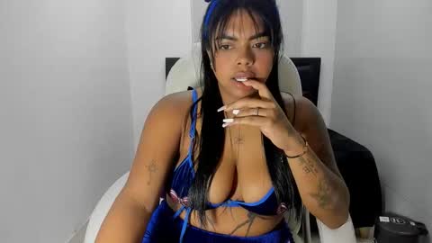 ParisBustamante rs online show from November 3, 6:25 am