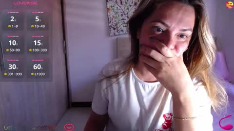 Snapshot of pariswlls chatting on September 9, 5:02 pm Paris online show from September 9, 5:02 pm