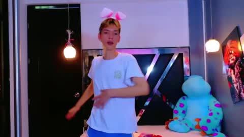 park_jimin1 online show from January 5, 5:27 pm