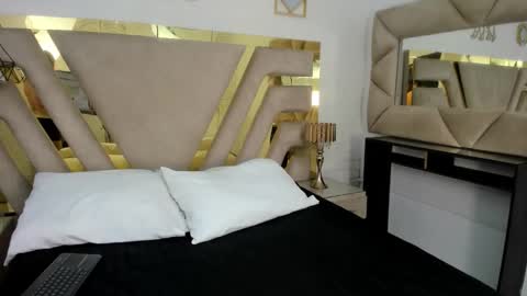 parker_mia02 online show from January 11, 12:55 pm