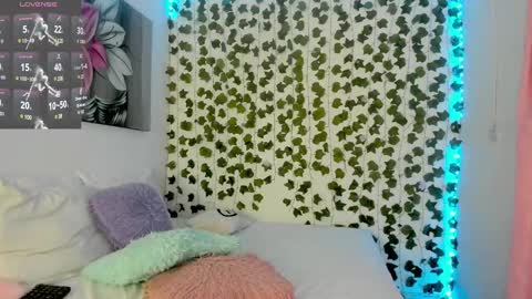 Snapshot of pau_delima__ chatting on March 11, 3:56 pm paulina online show from March 11, 3:56 pm