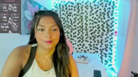 Snapshot of pau_delima__ chatting on March 8, 10:32 am paulina online show from March 8, 10:32 am