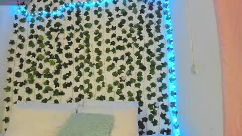 Snapshot of pau_delima__ chatting on October 21, 6:33 pm paulina online show from October 21, 6:33 pm