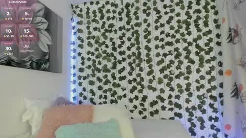 Snapshot of pau_delima__ chatting on February 16, 2:21 pm paulina online show from February 16, 2:21 pm