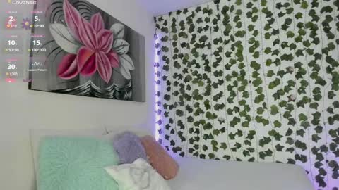 Snapshot of pau_delima__ chatting on February 17, 12:49 pm paulina online show from February 17, 12:49 pm