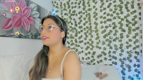 Snapshot of pau_delima__ chatting on February 8, 1:54 am paulina online show from February 8, 1:54 am