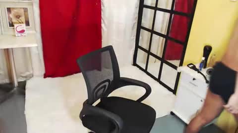 Snapshot of paul968323 chatting on October 14, 1:36 pm MrBigPaul online show from October 14, 1:36 pm