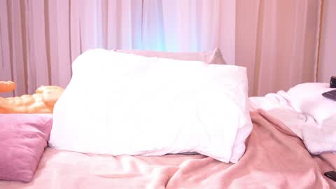 Snapshot of pauline_7 chatting on February 2, 7:35 pm pauline_7 online show from February 2, 7:35 pm