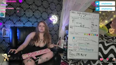 ArtsyHeartsyy online show from December 10, 4:56 am