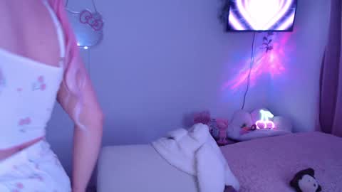 peacherry_ online show from February 1, 1:34 am