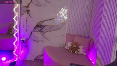 peachy_tay online show from March 25, 11:50 am