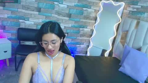 peachy_tay online show from January 12, 12:12 pm