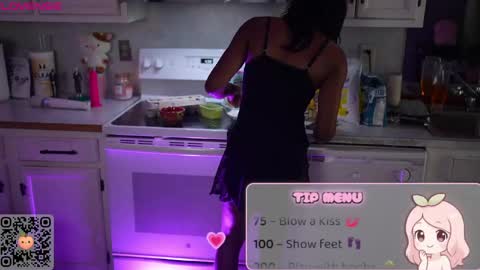 peachypeachgirl online show from May 15, 8:38 pm