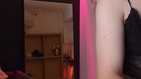 PeachyPixiee online show from September 23, 5:34 am