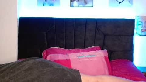 Snapshot of pearlatin chatting on December 22, 1:34 am pearlatin online show from December 22, 1:34 am